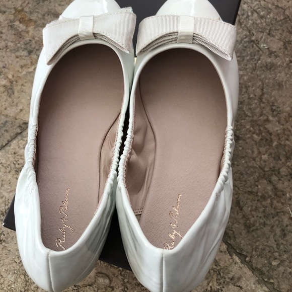 Ruby & Bloom Girls White Shoes Flats - Picture 2 of 5